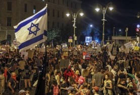 مئات المتظاهرين في إسرائيل- أرشيفية 