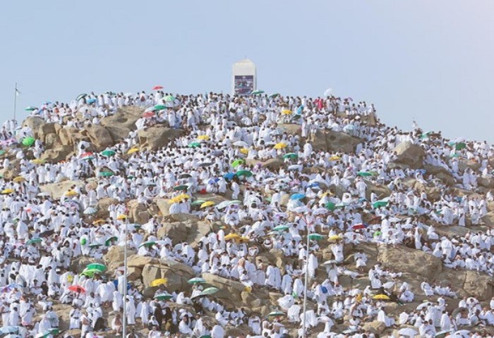 الحجيج على جبل عرفات