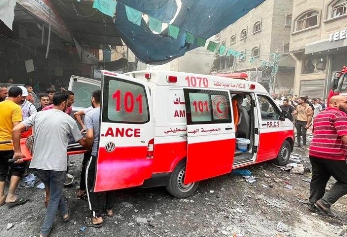 مركبة إسعاف تابعة للهلال الأحمر الفلسطيني