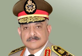 الفريق أول عبد المجيد صقر وزير الدفاع والإنتاج الحربي