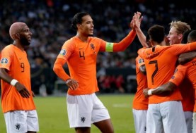 مباراة هولندا ورومانيا