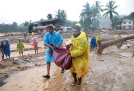 انقاذ ضحايا الانهيار الأرضي في الهند 