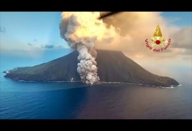 صورة من فيديو لثوران بركان إتنا 