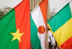 أعلام بوركينا فاسو ومالي والنيجر