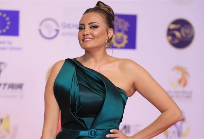 الفنانة بشرى