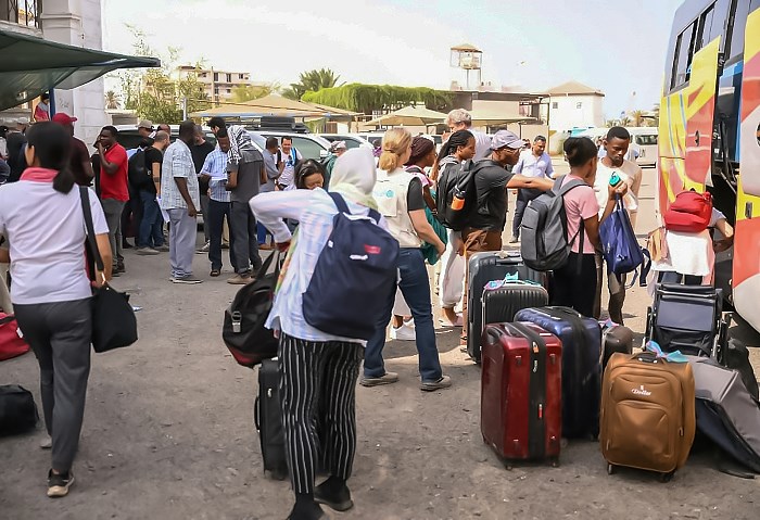 السودانيين يغادرون القاهرة